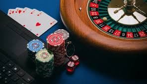 Live dealer at dwg138 Free Play table with cards and game chips